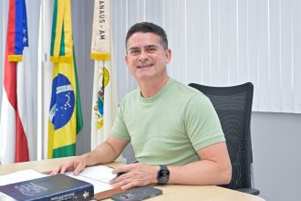 Prefeito David Almeida sanciona edital do ‘Ração do meu pet’