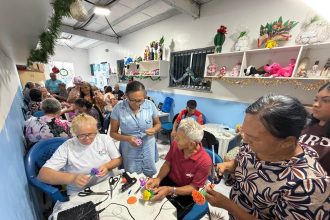 Prefeitura de Manaus incentiva empreendedorismo na terceira idade com oficinas gratuitas de artesanato
