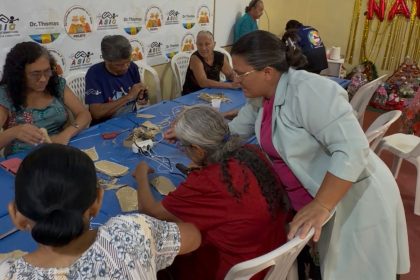 Prefeitura de Manaus promove oficina de artesanato para incentivar o empreendedorismo da pessoa idosa