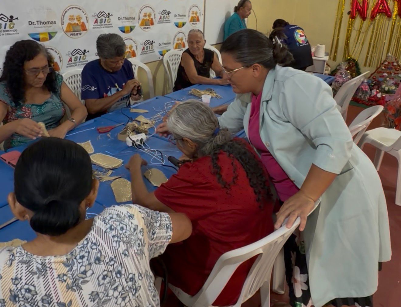 Prefeitura de Manaus promove oficina de artesanato para incentivar o empreendedorismo da pessoa idosa