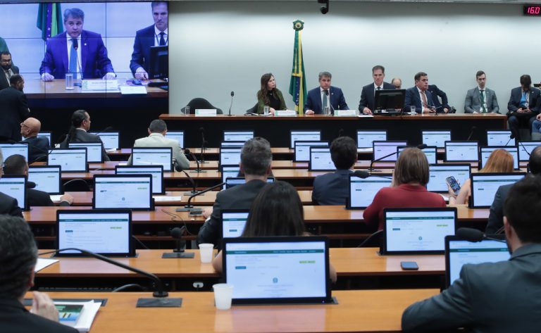 Comissão Mista de Orçamento aprova aumento de R$ 13,2 bilhões nas receitas do Orçamento de 2026