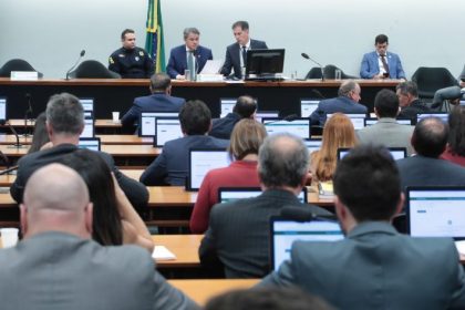 Comissão aprova LDO de 2026 com prazo para execução de 65% das emendas parlamentares