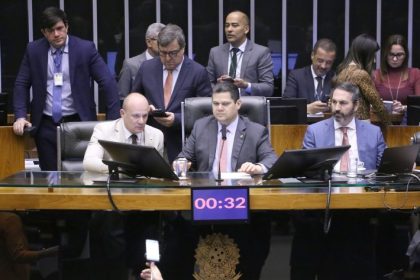Congresso aprova Lei de Diretrizes Orçamentárias de 2026 com meta de superávit