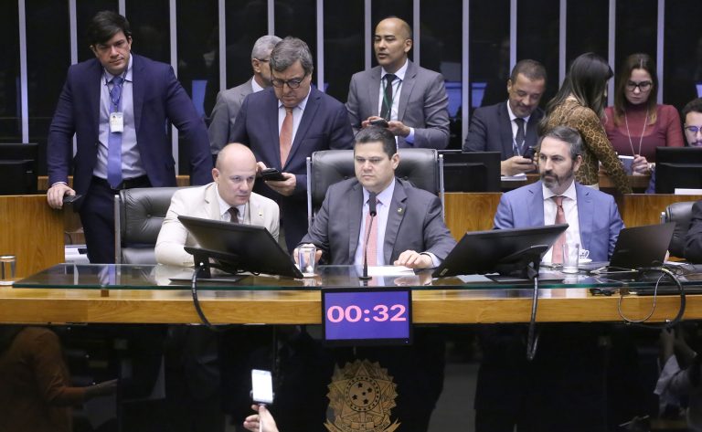 Congresso aprova Lei de Diretrizes Orçamentárias de 2026 com meta de superávit