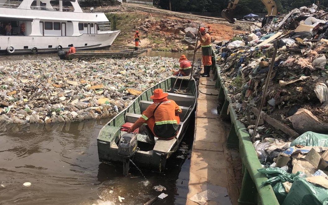 Prefeitura de Manaus acelera limpeza na marina do Davi