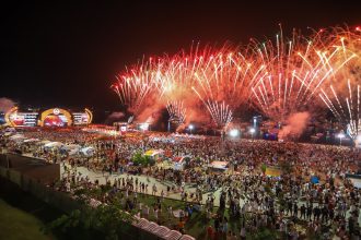 Prefeitura de Manaus celebra chegada de 2026 com Réveillon inclusivo com milhares de pessoas na Ponta Negra