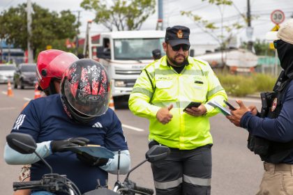 Operação ‘Trânsito Seguro’ da prefeitura resulta em 107 autuações e 23 remoções de veículos na Autaz Mirim