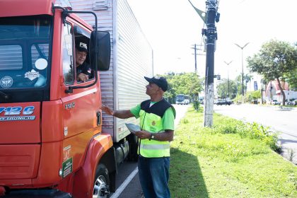 Manaus recebe tecnologia inédita de detector de eixo e prefeitura intensifica orientação sobre novos radares