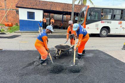 Prefeitura de Manaus executa obra de recuperação asfáltica no bairro Coroado