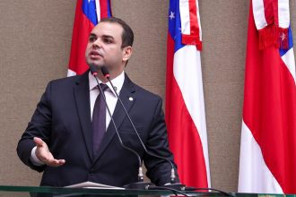 Atento ao orçamento das famílias, Roberto Cidade propõe proteção contra práticas financeiras abusivas