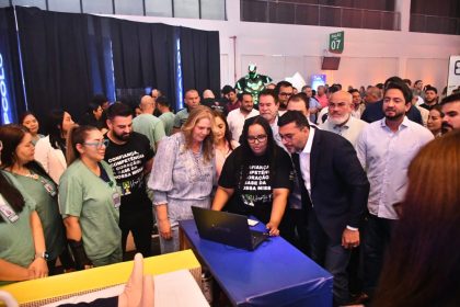 Cabo Maciel acompanha abertura da Expo Saúde e destaca novo portal de monitoramento em tempo real