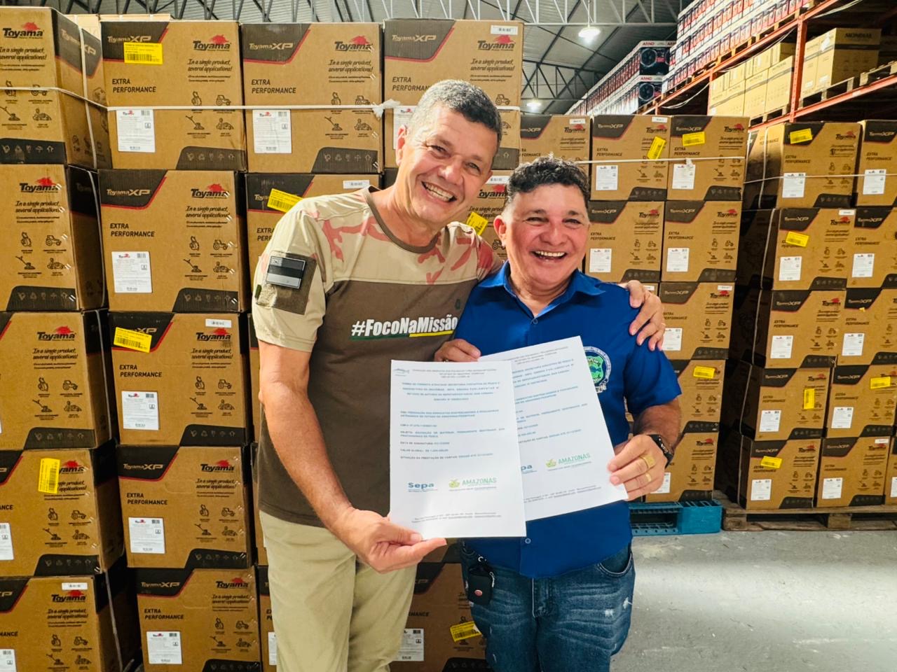 Comandante Dan entrega R$ 2,5 milhões de emendas à pesca artesanal do Amazonas