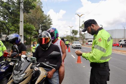 Operação ‘Trânsito Seguro’ na avenida do Turismo