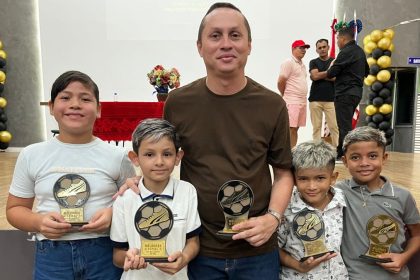 João Carlos reforça apoio ao esporte durante o Troféu Manaus de Futsal 2025