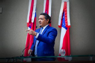 Lei de Felipe Souza é sancionada e garante uso e comercialização de spray de extratos de vegetais para defesa pessoal de mulheres no Amazonas