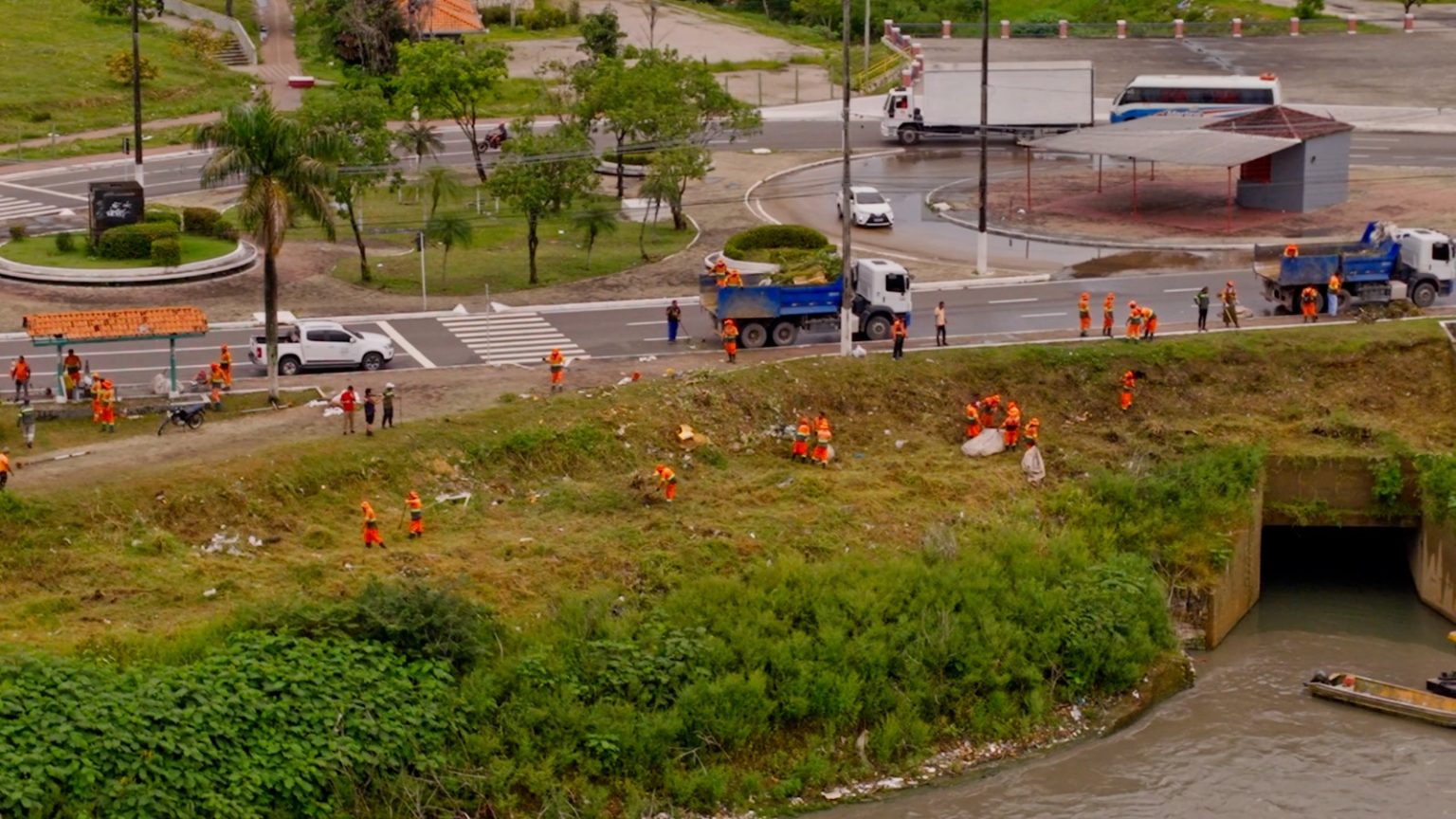 Prefeitura realiza grande mutirão de limpeza na zona Sul