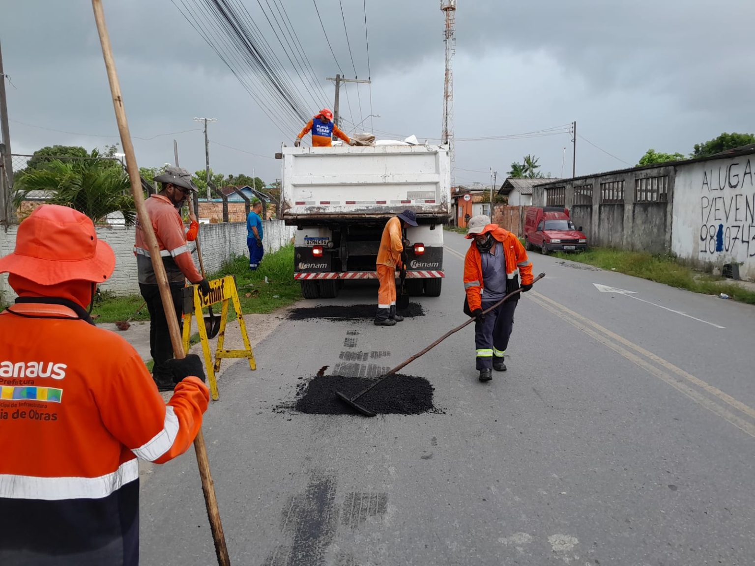 Oito vias do bairro Jorge Teixeira recebem serviços de recuperação asfáltica da prefeitura