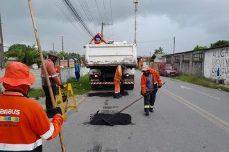 Oito vias do bairro Jorge Teixeira recebem serviços de recuperação asfáltica da prefeitura
