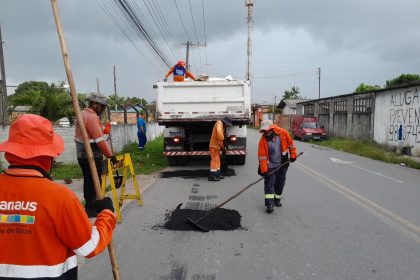 Oito vias do bairro Jorge Teixeira recebem serviços de recuperação asfáltica da prefeitura
