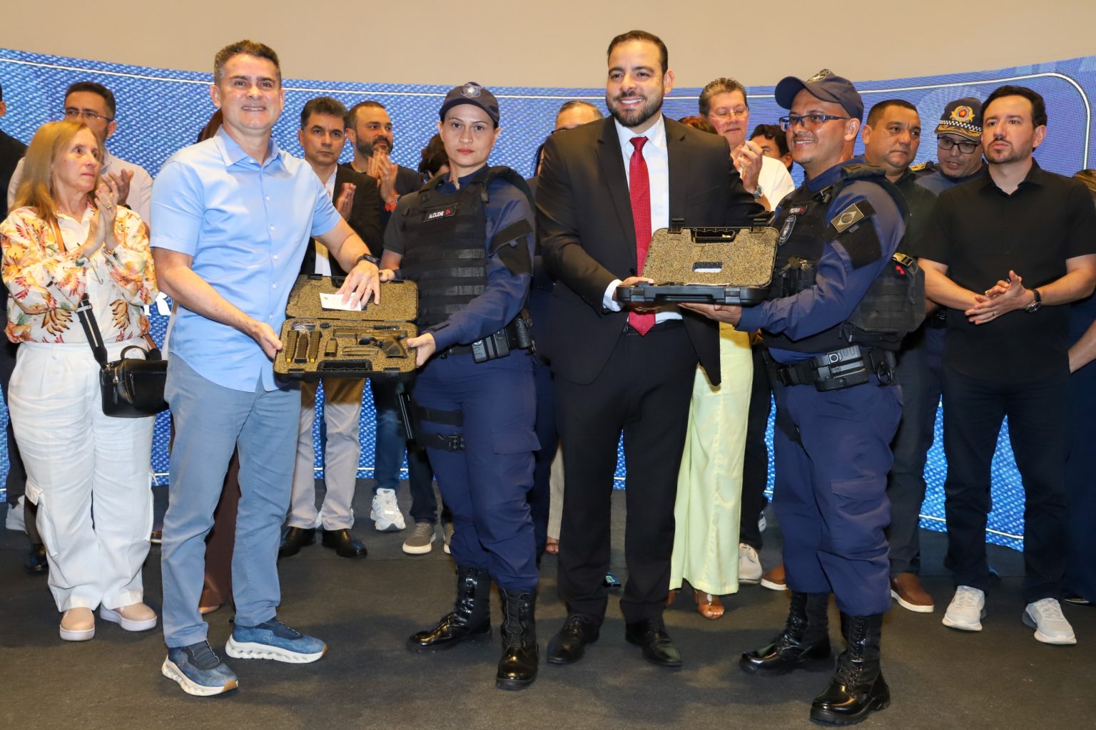 Prefeito David Almeida consolida novo patamar da segurança municipal e arma mais 127 guardas municipais em Manaus