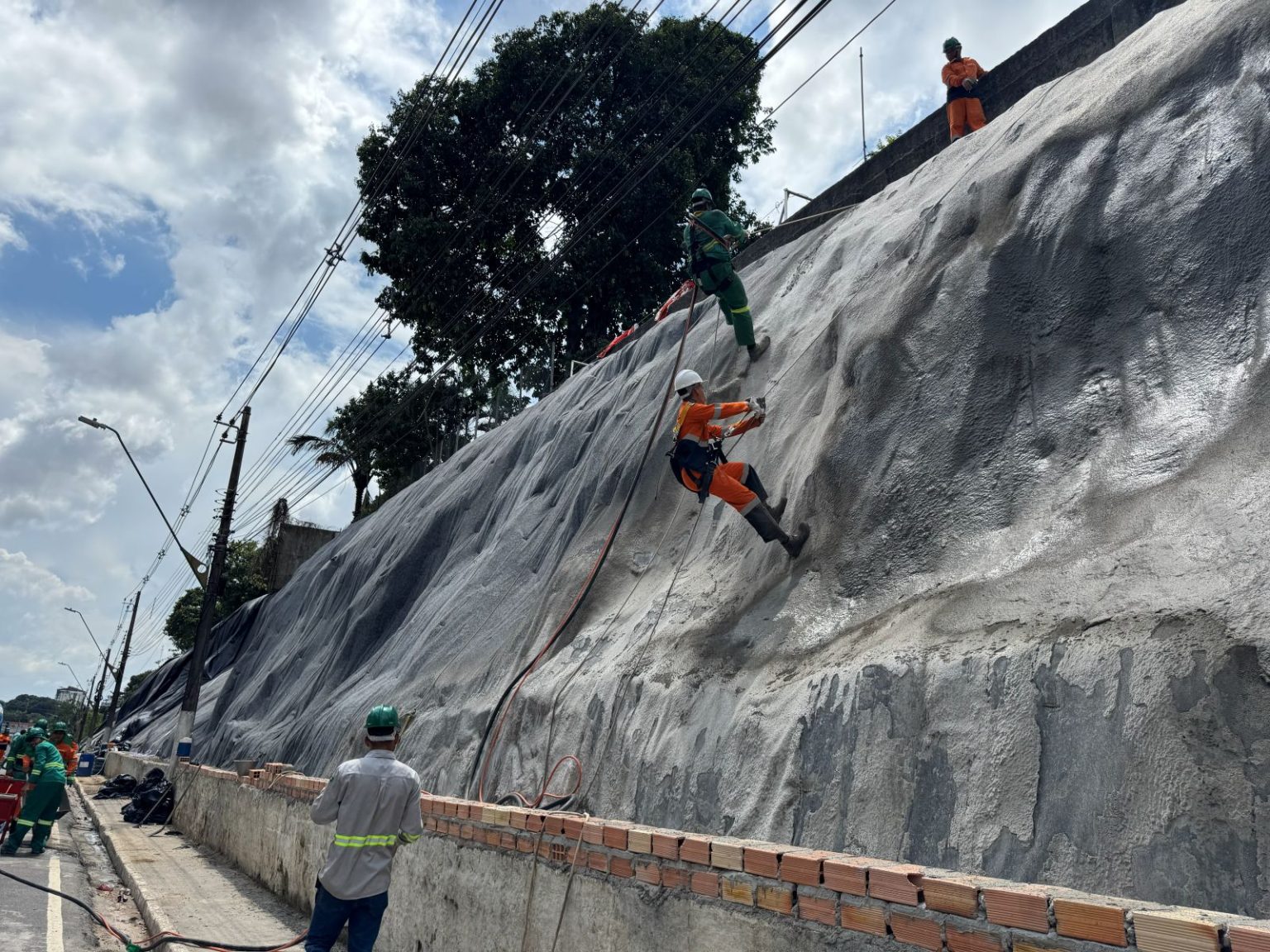 Prefeitura avança com obra na avenida Mário Ypiranga Monteiro