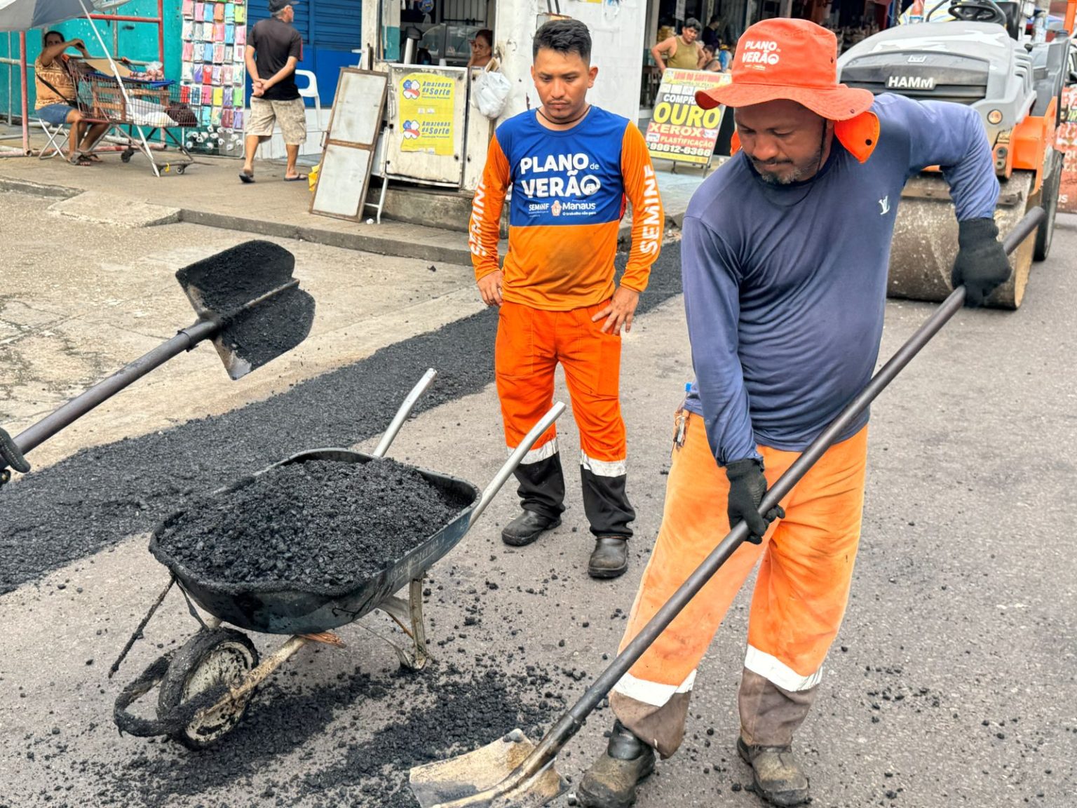 Prefeitura intensifica recuperação asfáltica no bairro Educandos