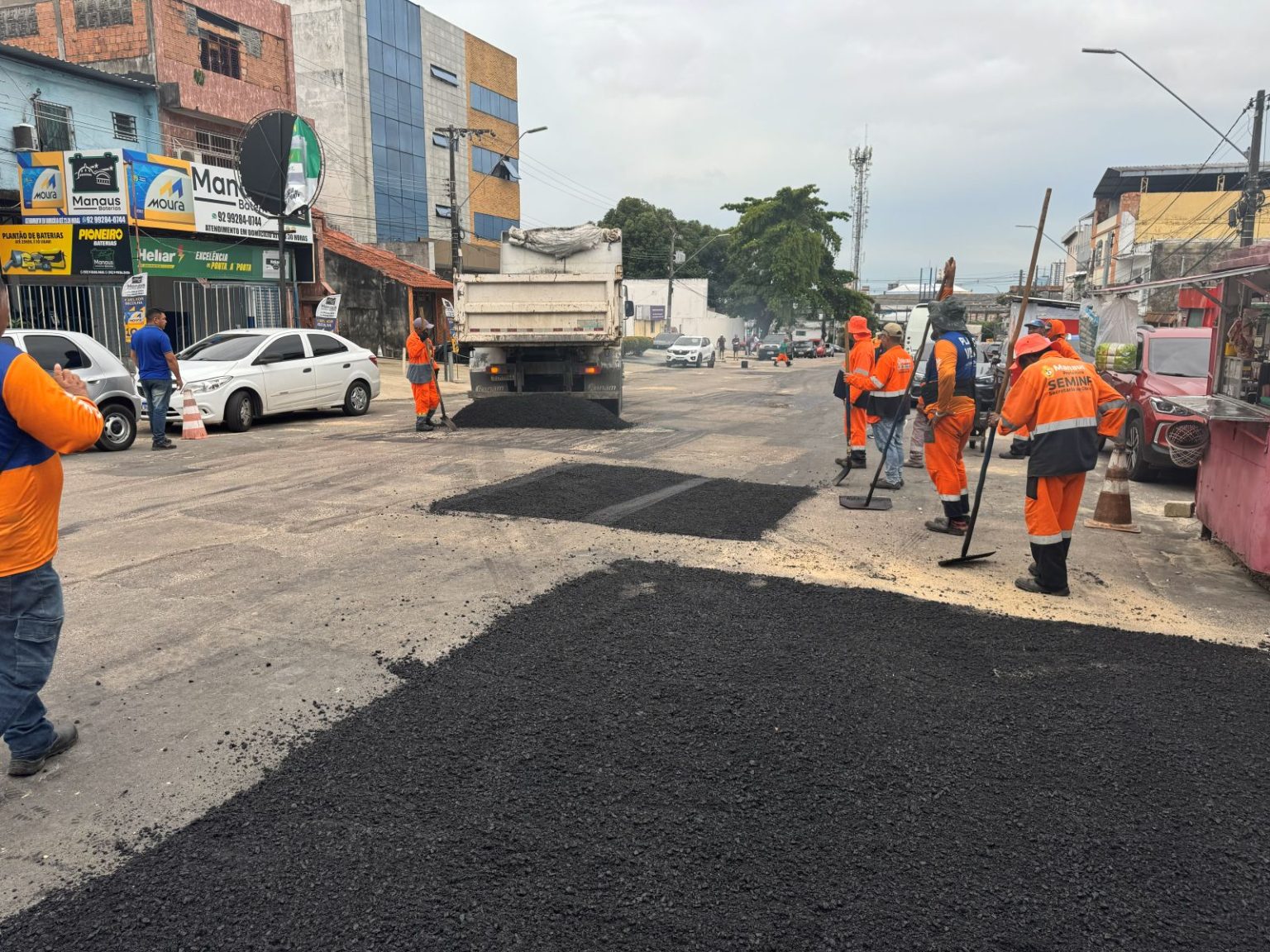 Prefeitura de Manaus intensifica recuperação viária no Centro