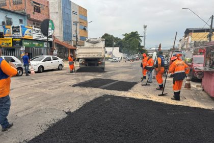 Prefeitura de Manaus intensifica recuperação viária no Centro