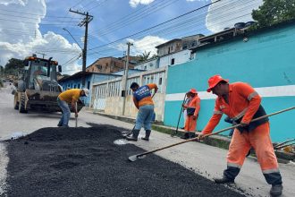 Prefeitura de Manaus realiza obras simultâneas de recuperação asfáltica no bairro Gilberto Mestrinho