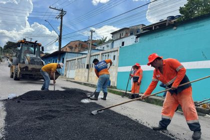 Prefeitura de Manaus realiza obras simultâneas de recuperação asfáltica no bairro Gilberto Mestrinho