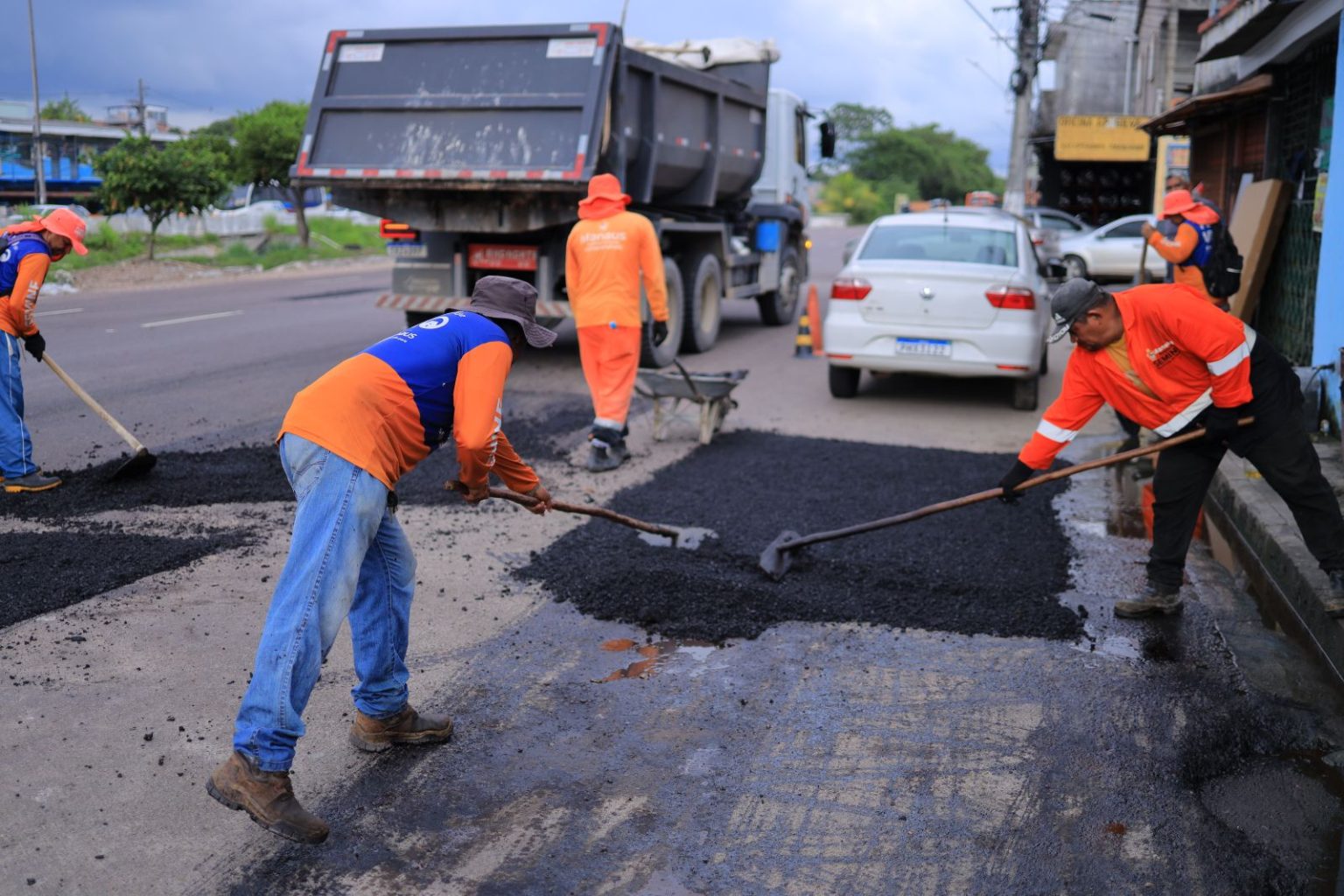 Prefeitura de Manaus recupera avenida Manaus 2000