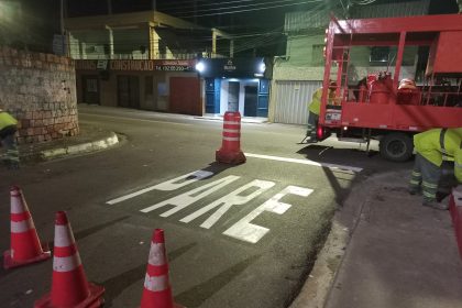 Prefeitura revitaliza sinalização viária para ordenar o trânsito