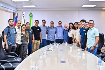 Roberto Cidade recebe comitiva de Manicoré e discute parcerias técnicas para o município