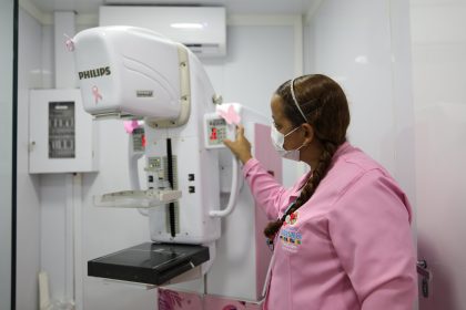 Unidades móveis de Saúde da Mulher da prefeitura ampliam oferta e acesso a mamografias na capital