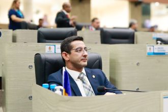 Saimon Bessa protocola requerimento e pede a recuperação da Rua dos Granitos, na zona Norte de Manaus