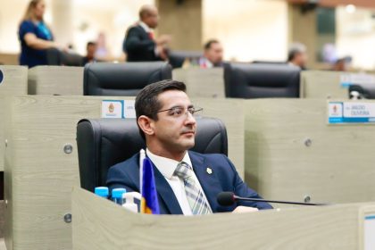 Saimon Bessa protocola requerimento e pede a recuperação da Rua dos Granitos, na zona Norte de Manaus