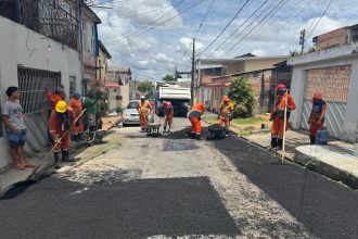 Prefeitura leva asfalto ao bairro Coroado em ação de recuperação viária
