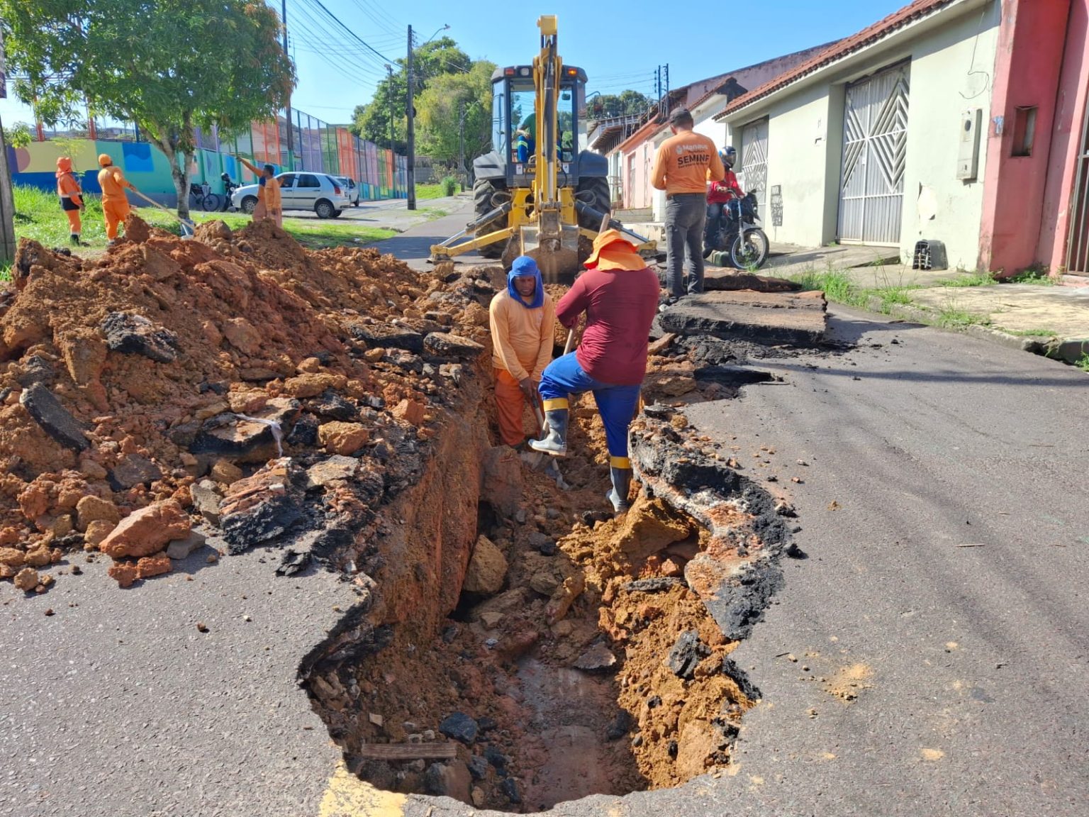 Prefeitura de Manaus recupera rede de drenagem em via do bairro Planalto