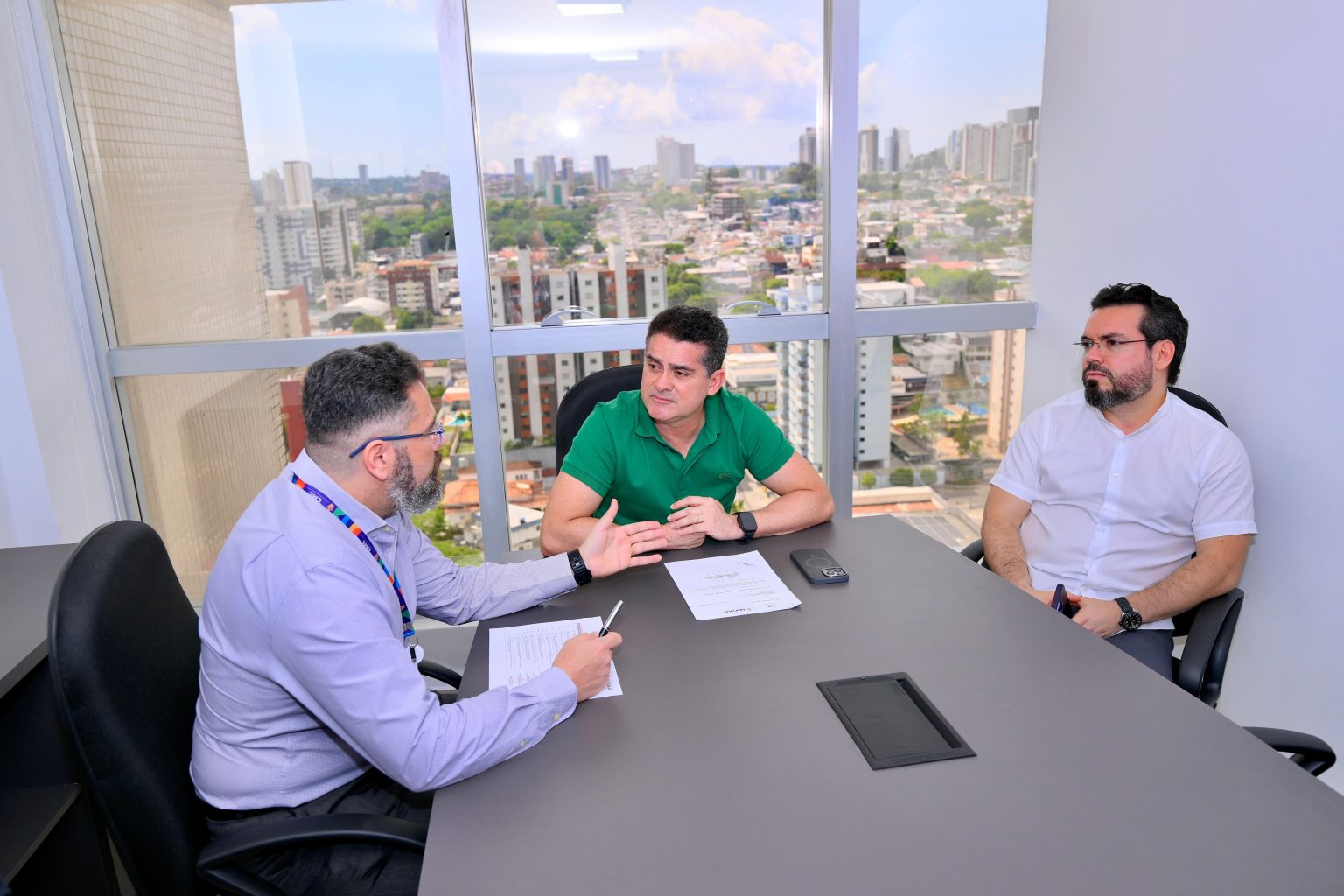 Prefeito consolida modelo de licitações e garante economia histórica de R$ 2,4 bilhões em Manaus