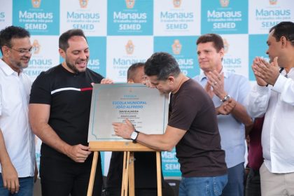 Prefeito entrega escola revitalizada no bairro da Paz e consolida maior transformação educacional da história de Manaus