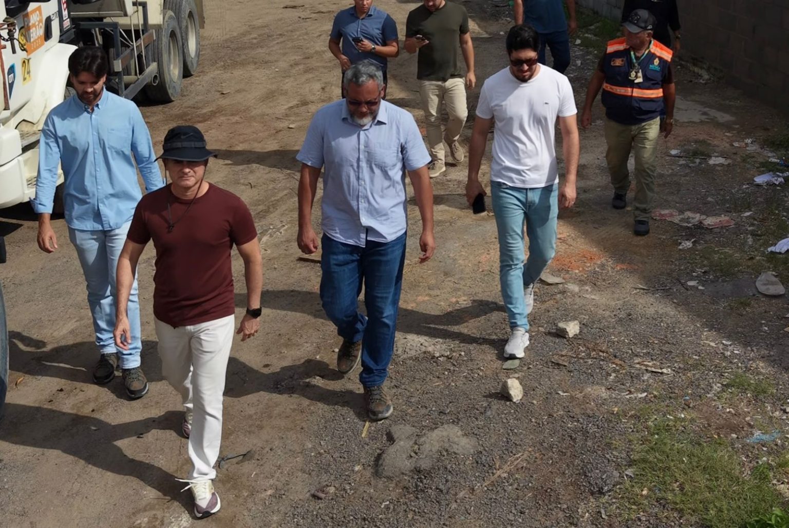 David Almeida acompanha força-tarefa de manutenção asfáltica