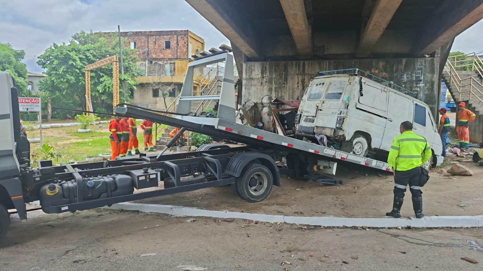 Prefeitura reforça ordenamento urbano no bairro Educandos