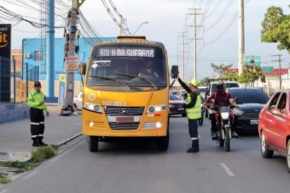 Fiscalização da prefeitura retira mais de 130 veículos irregulares das ruas de Manaus