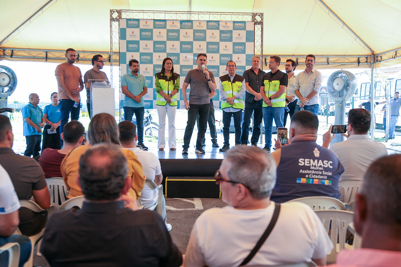 Prefeito amplia frota de ônibus e anuncia redução do vale-transporte