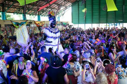 Prefeitura reúne mais de 2,5 mil pessoas no ‘CarnaIdoso 2026’