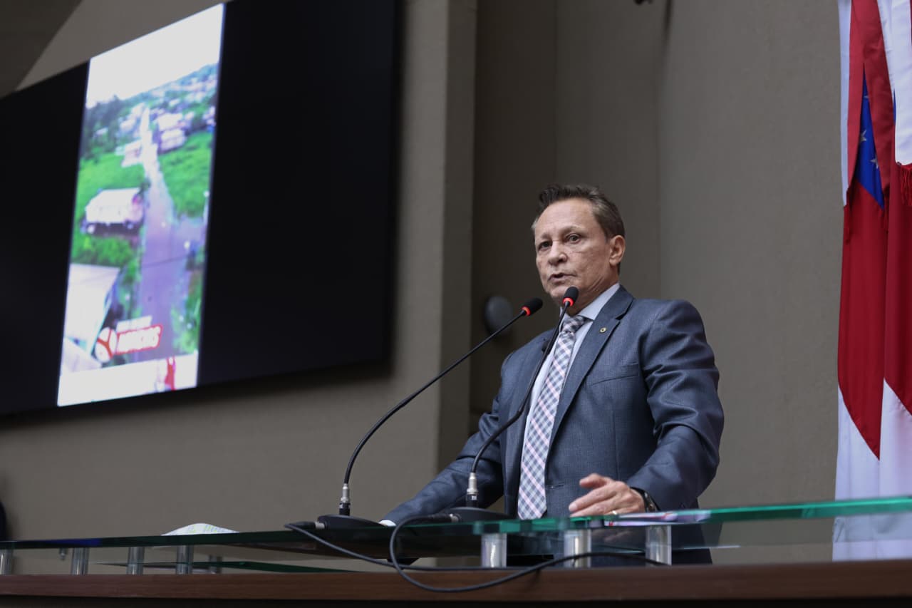Adjuto Afonso alerta para cheia em Boca do Acre e destaca avanço na pavimentação da BR-317