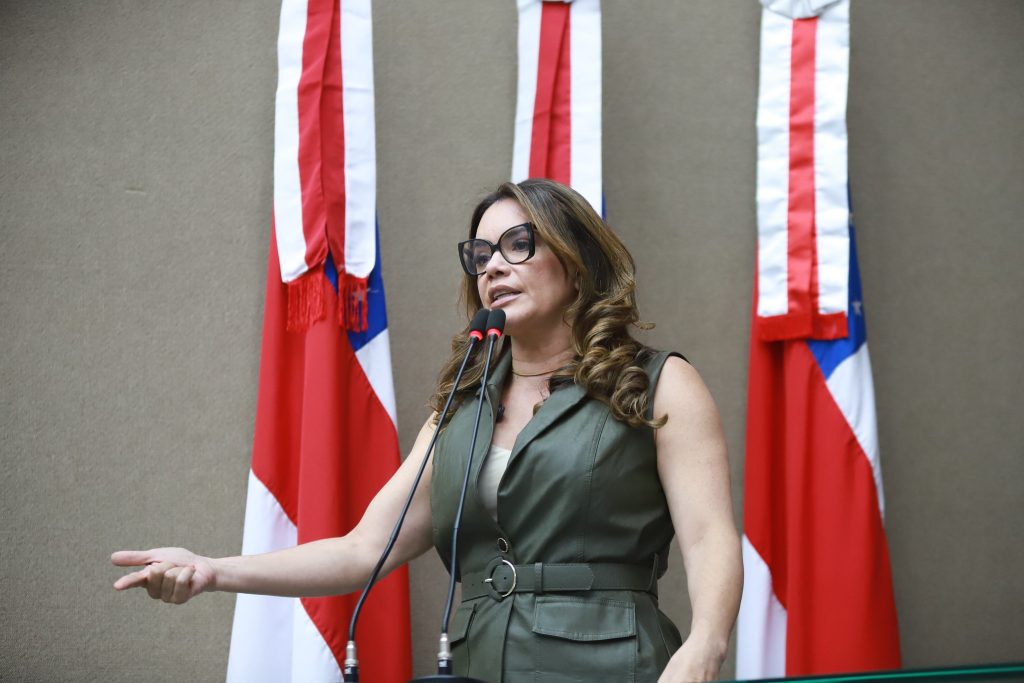 Alessandra Campelo cobra respostas e reforça combate ao feminicídio após morte de jovem em Manaus