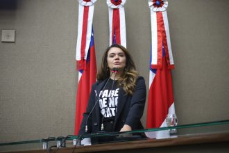 Alessandra Campelo protocola pacote de projetos para fortalecer prevenção à violência contra a mulher no Amazonas