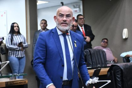 Cabo Maciel apresenta três requerimentos por água, habitação e energia para localidades do Polo XII de Maués