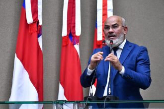 Deputado Cabo Maciel se destaca no Fevereiro Roxo com leis e projetos voltados à fibromialgia